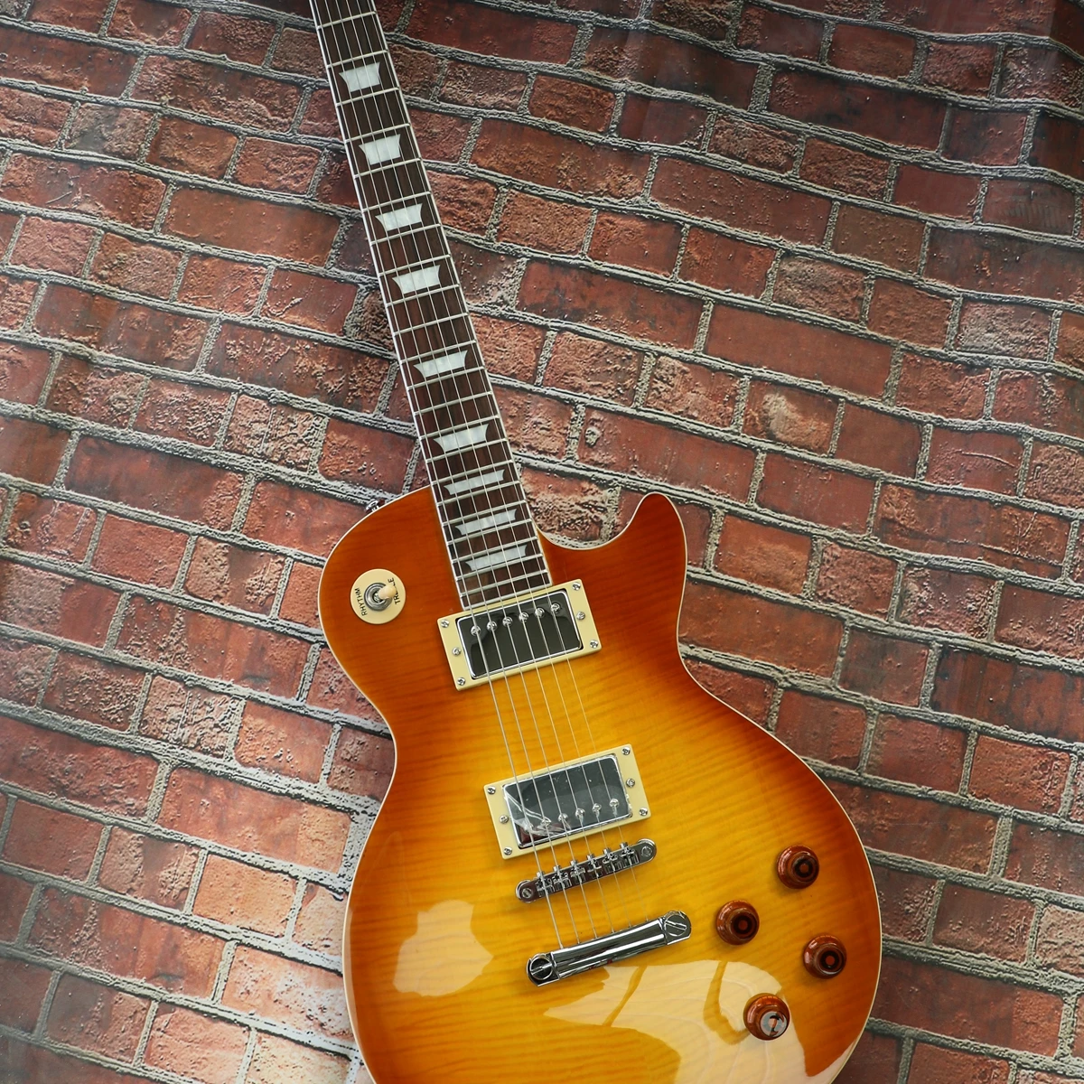Касета за обновяване на китара с оранжеви наклон, в магазина ни настройва на различни електрически китари Изображение 0